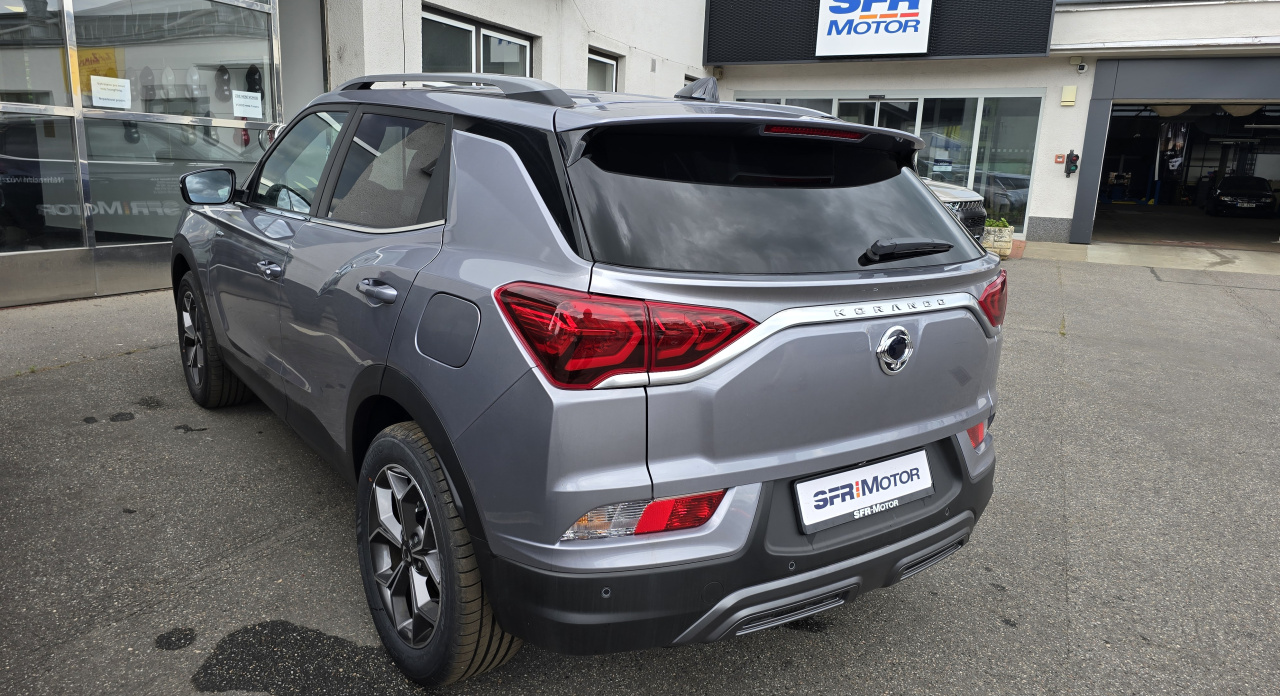 Korando 1.5Turbo Style+ MT 4x4  Kovová/černý
