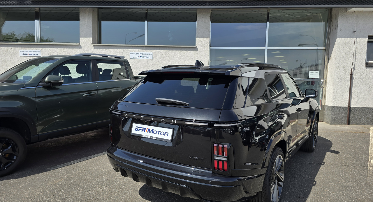 Actyon 1.5 Turbo GDI Premium AT 4x4 Černá barva 63086