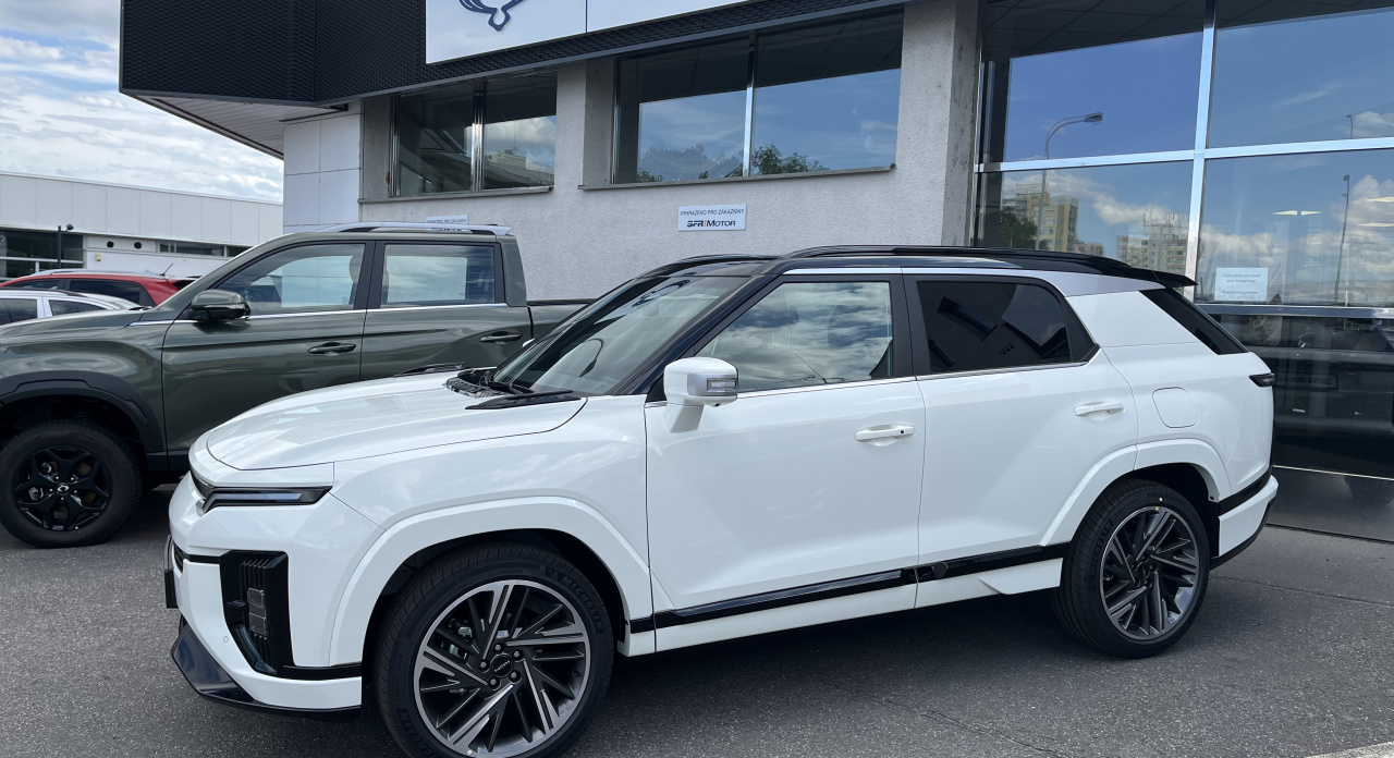 Actyon 1.5 Turbo GDI Premium AT Bílá barva 63090