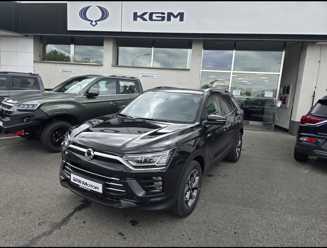 Korando 1.5Turbo Style+ AT  Černá/černý DOSTUPNOST LISTOPAD 2025