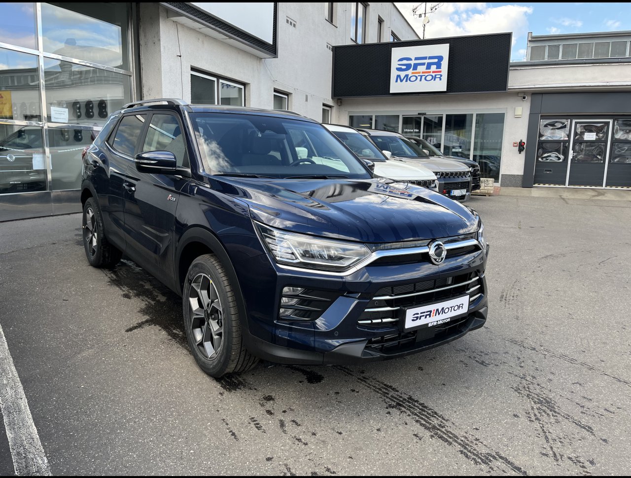 Korando 1.5Turbo Style+ MT Modrá/černý DOSTUPNOST ŘÍJEN 2025