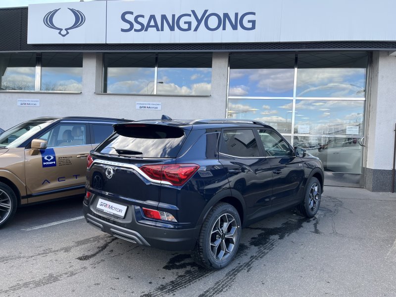 Korando 1.5Turbo Style+ MT Modrá/černý DOSTUPNOST ŘÍJEN 2025