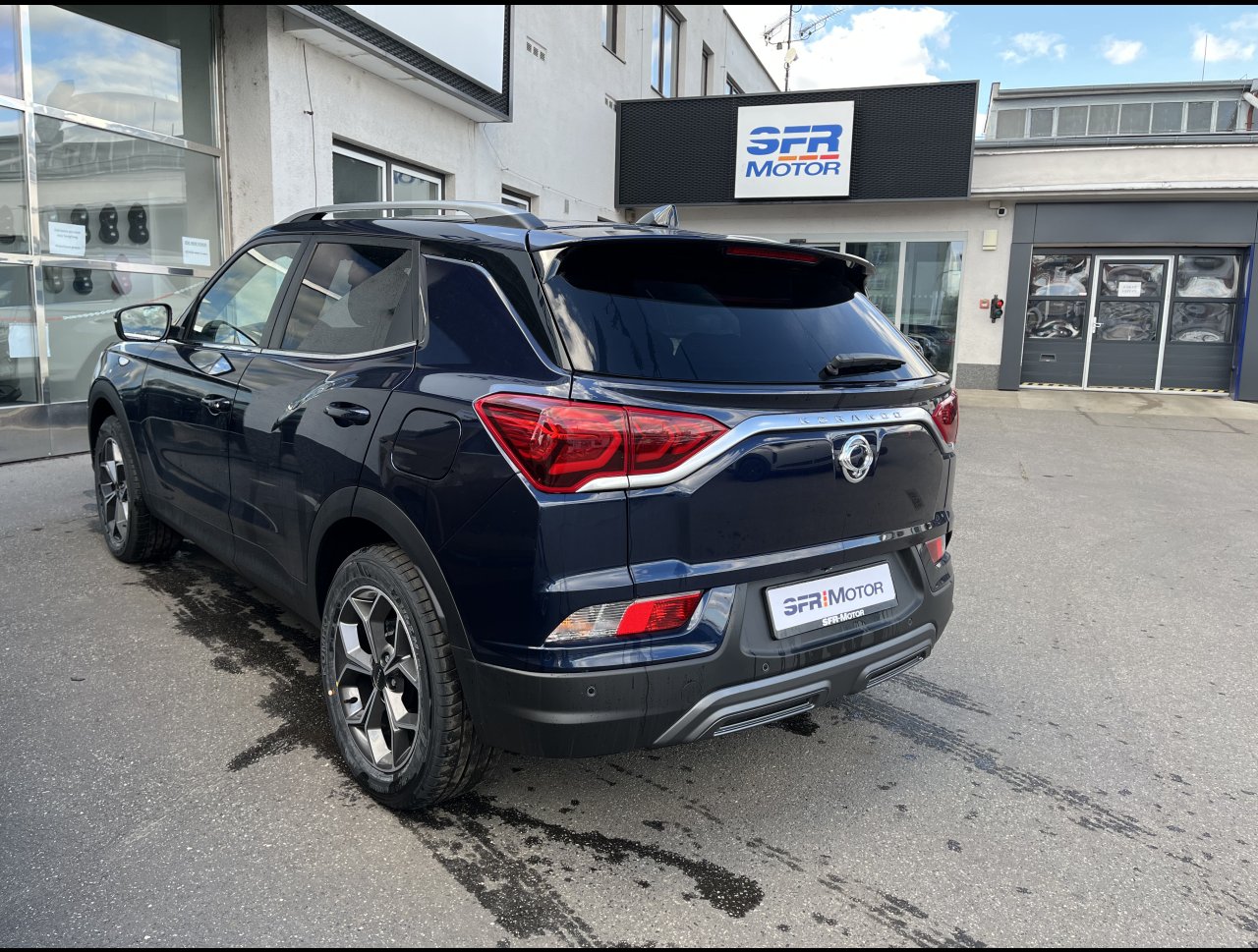 Korando 1.5Turbo Style+ MT Modrá/černý DOSTUPNOST ŘÍJEN 2025