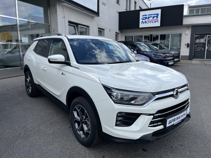 Korando 1.5Turbo Style+ AT  Bílá/černý  412