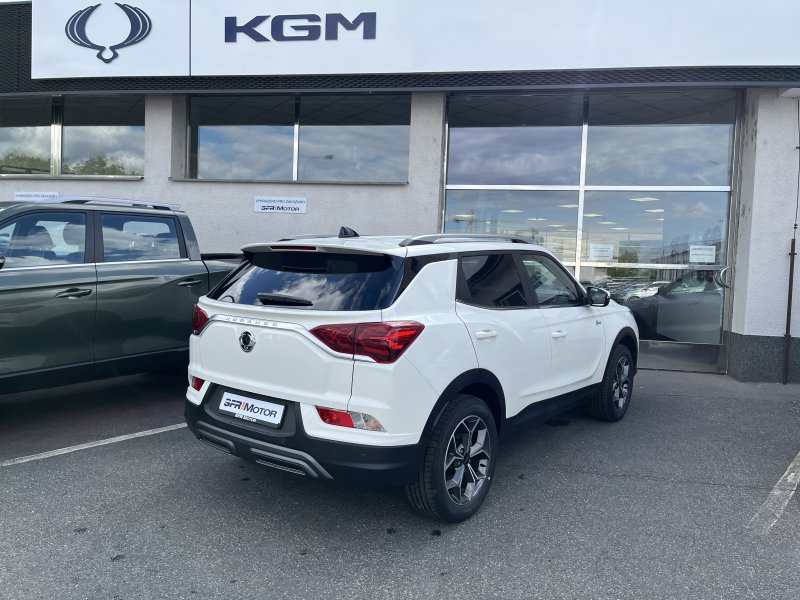 Korando 1.5Turbo Style+ AT  Bílá/černý  412