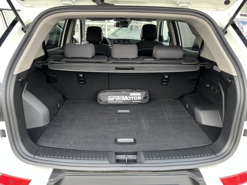 Korando 1.5Turbo Style+ AT  Bílá/černý  412