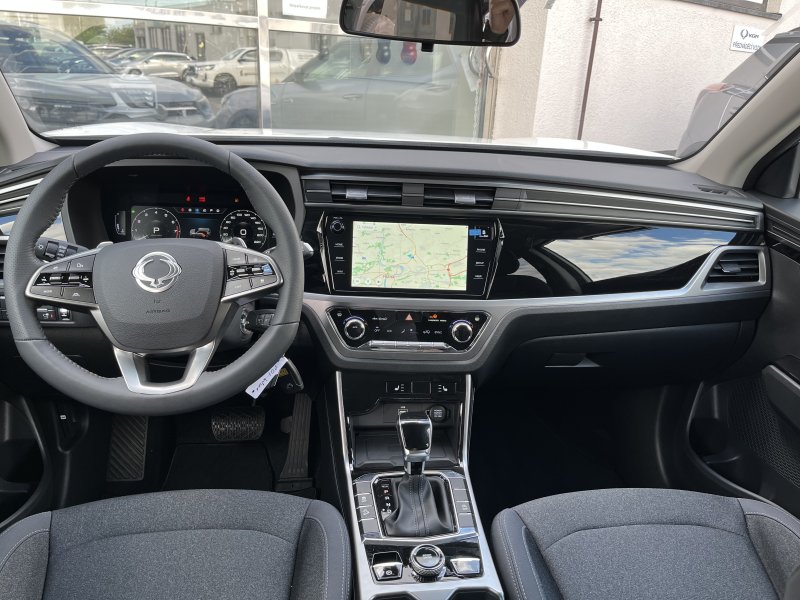 Korando 1.5Turbo Style+ AT  Bílá/černý  412