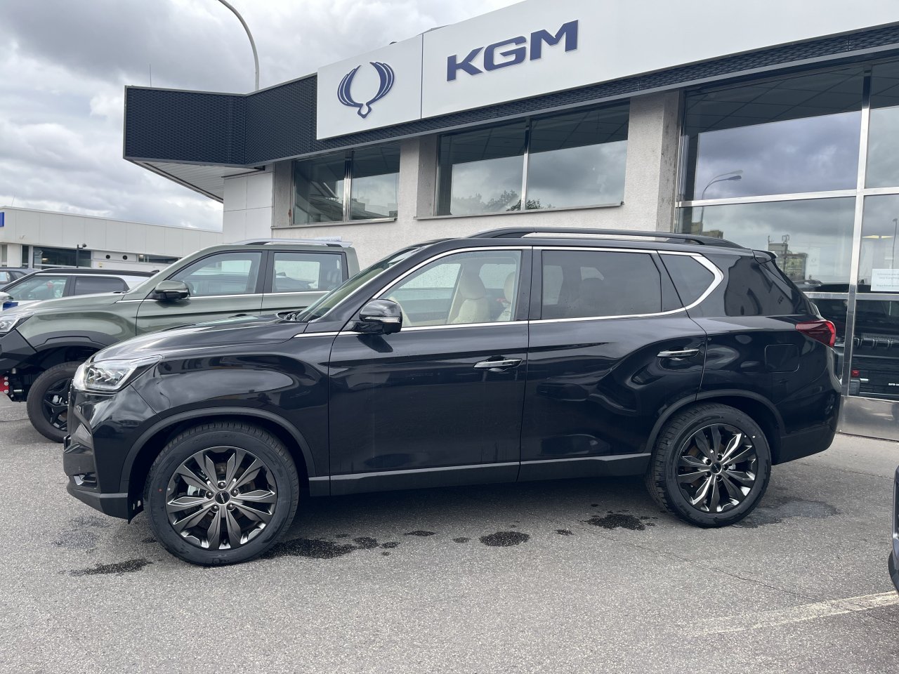 Rexton 2.2e-XDI Premium AT 4x4 Černá/ LAK/béžová BE  414