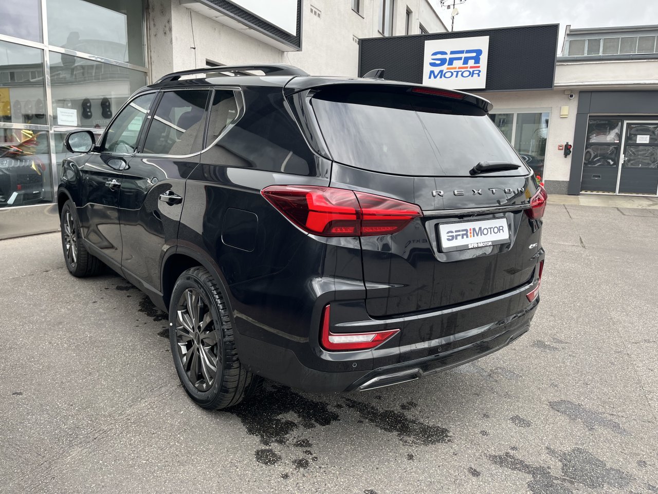 Rexton 2.2e-XDI Premium AT 4x4 Černá/ LAK/béžová BE  414