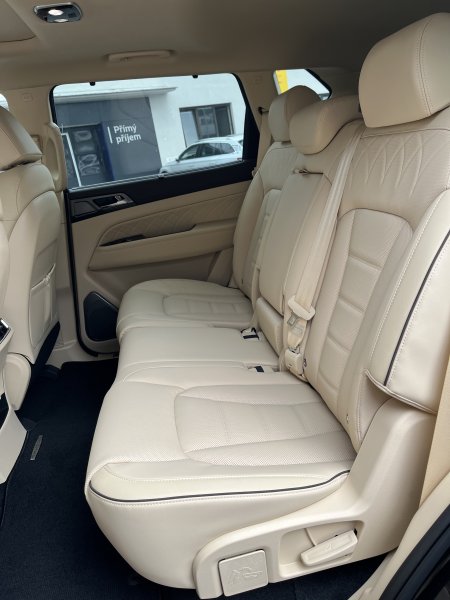 Rexton 2.2e-XDI Premium AT 4x4 Černá/ LAK/béžová BE  414