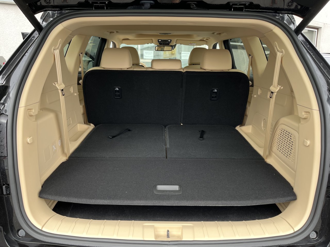 Rexton 2.2e-XDI Premium AT 4x4 Černá/ LAK/béžová BE  414