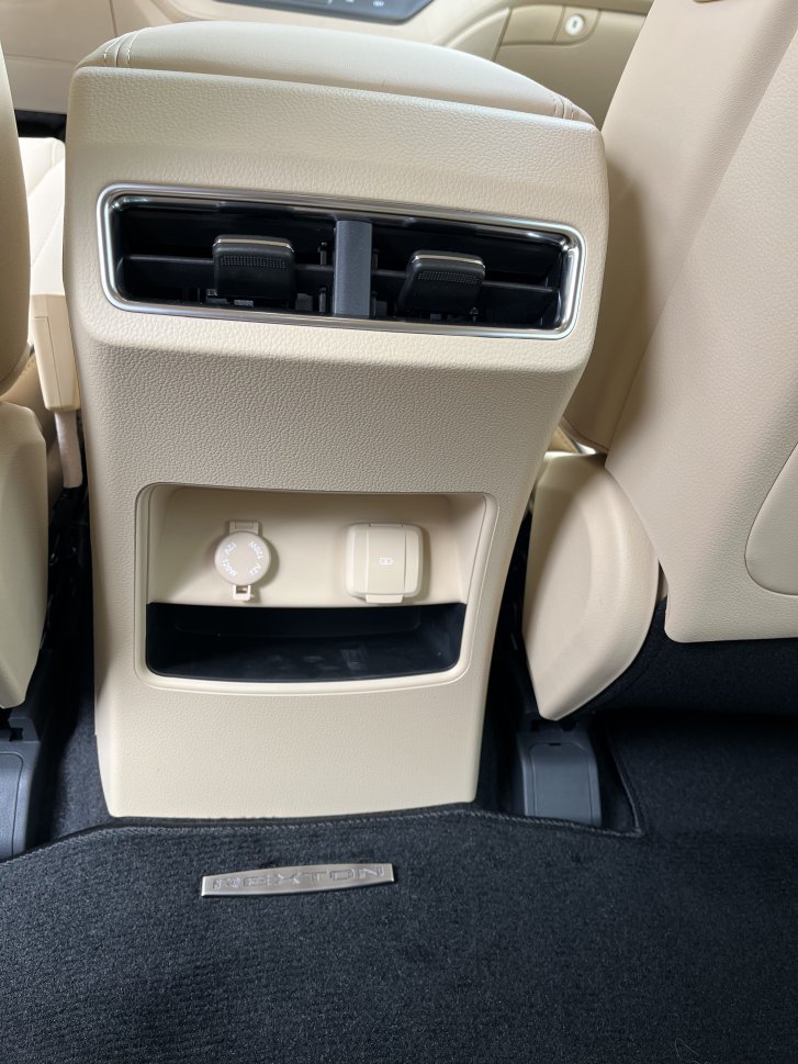 Rexton 2.2e-XDI Premium AT 4x4 Černá/ LAK/béžová BE  414