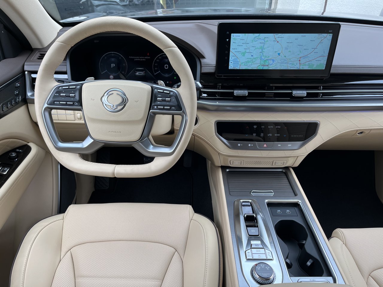 Rexton 2.2e-XDI Premium AT 4x4 Černá/ LAK/béžová BE  414