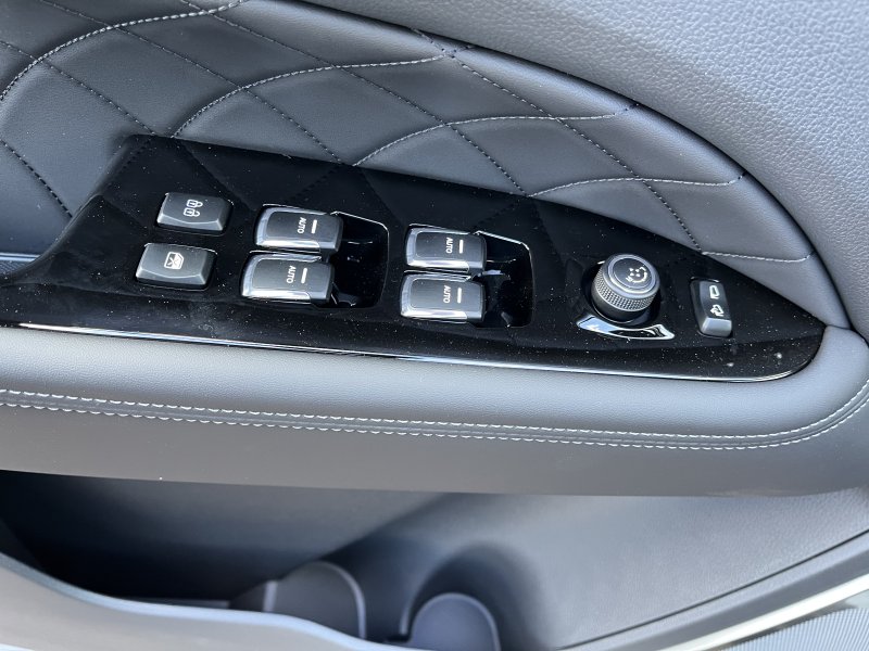 Rexton 2.2e-XDI Premium AT 4x4 Černá/černá  438