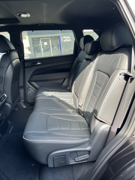 Rexton 2.2e-XDI Premium AT 4x4 Černá/černá  438