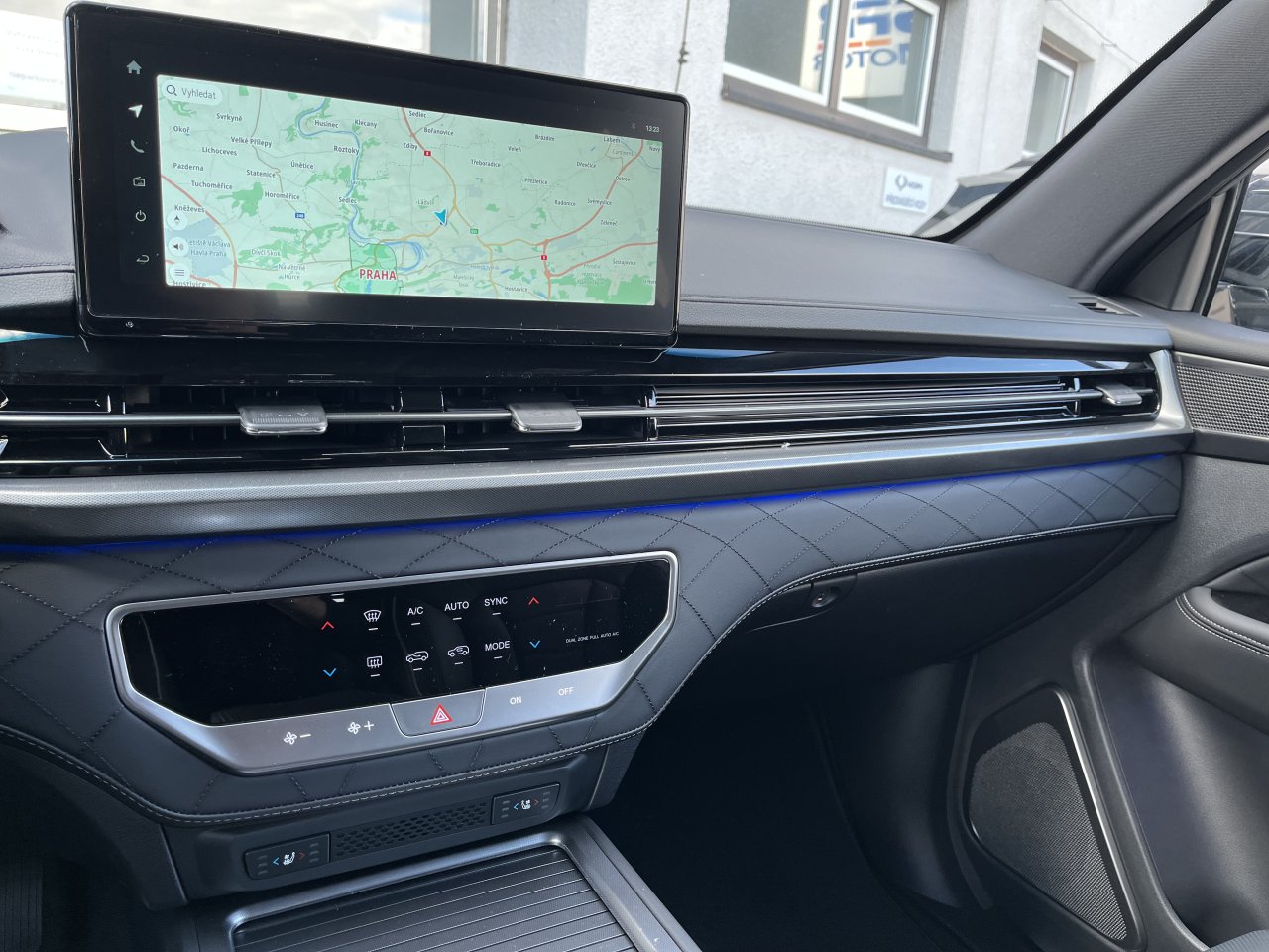 Rexton 2.2e-XDI Premium AT 4x4 Černá/černá  438