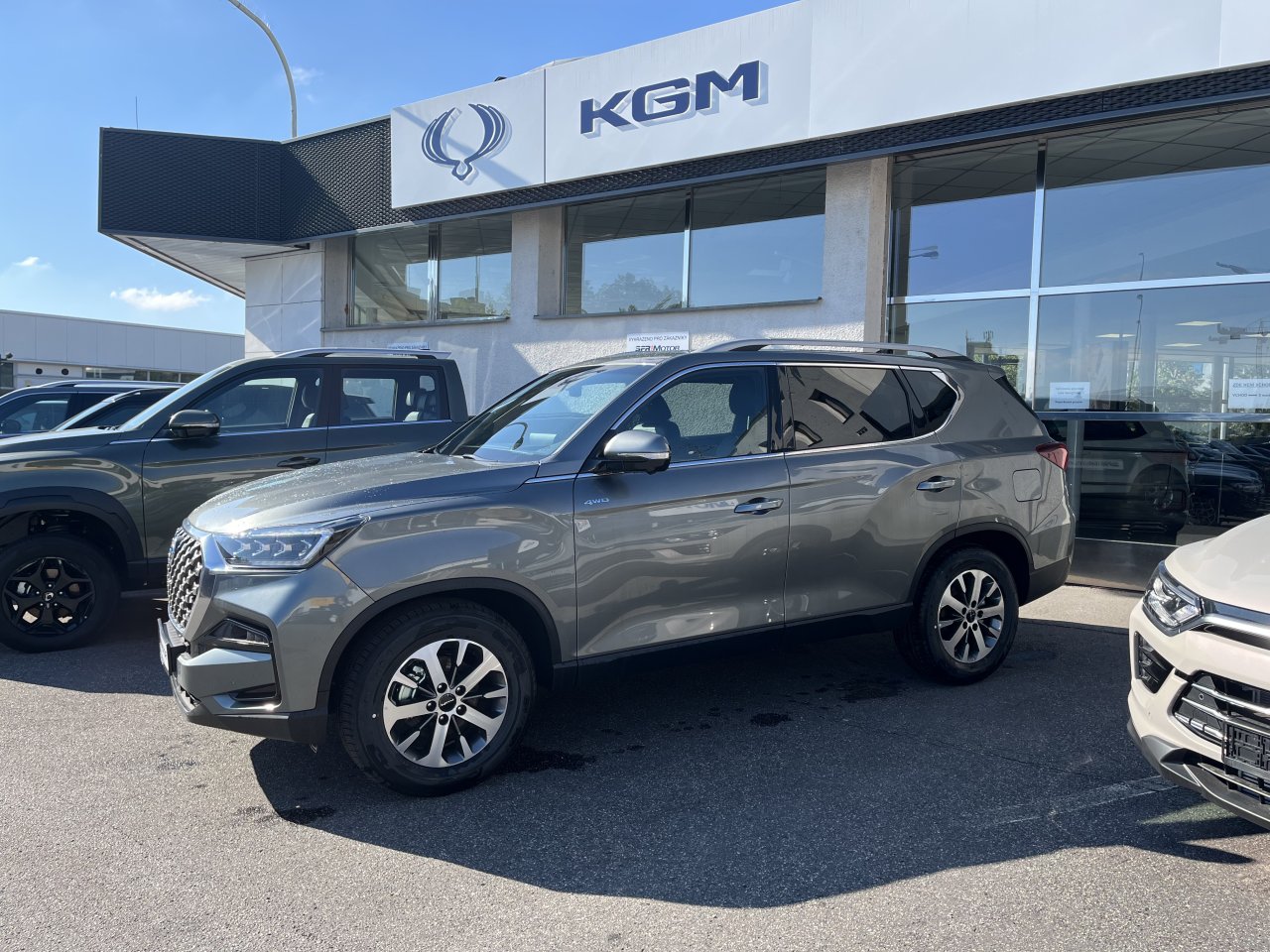 Rexton 2.2e-XDI Premium AT 4x4 Šedá ACM/černá     439