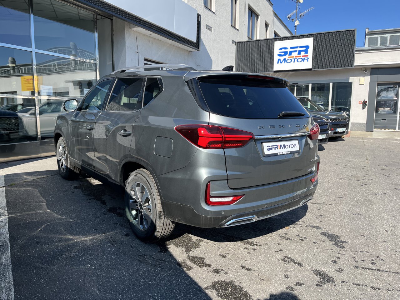 Rexton 2.2e-XDI Premium AT 4x4 Šedá ACM/černá     439