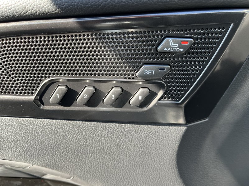 Rexton 2.2e-XDI Premium AT 4x4 Šedá ACM/černá     439