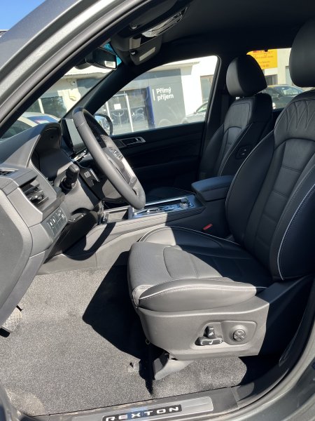 Rexton 2.2e-XDI Premium AT 4x4 Šedá ACM/černá     439