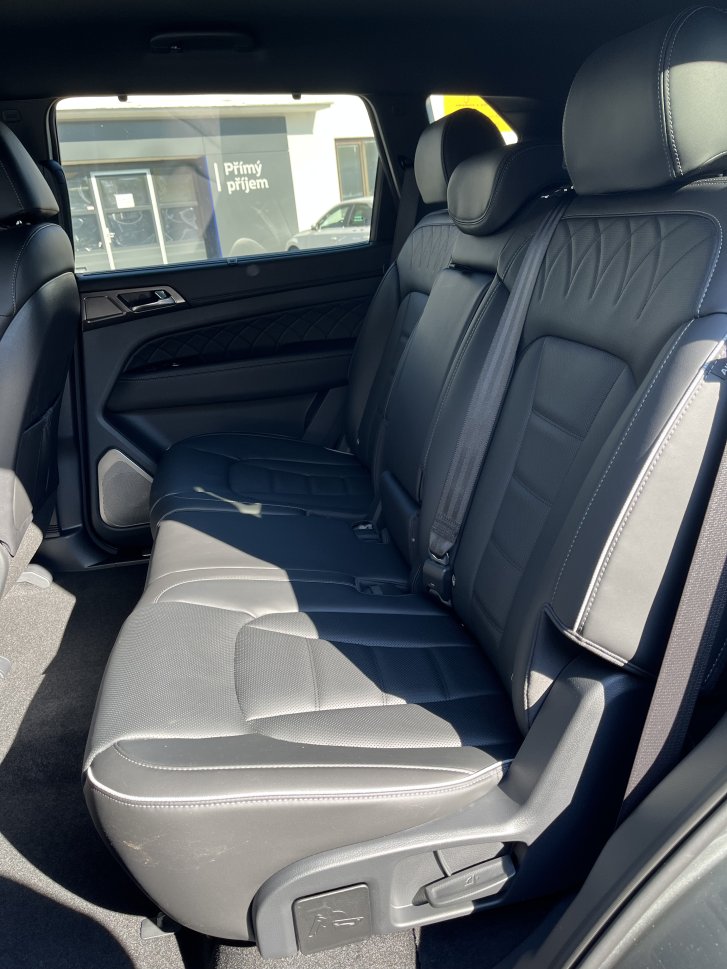 Rexton 2.2e-XDI Premium AT 4x4 Šedá ACM/černá     439