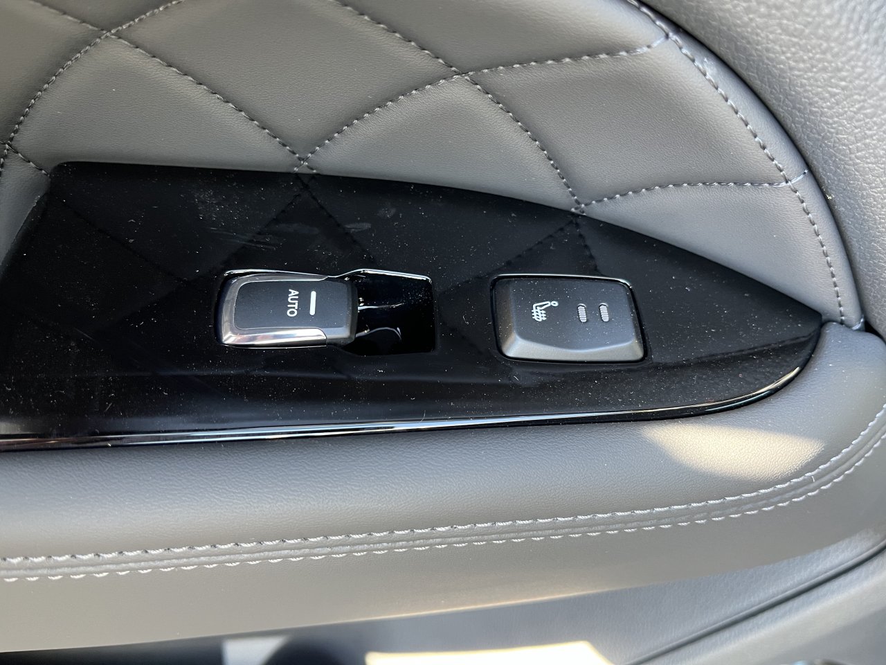 Rexton 2.2e-XDI Premium AT 4x4 Šedá ACM/černá     439