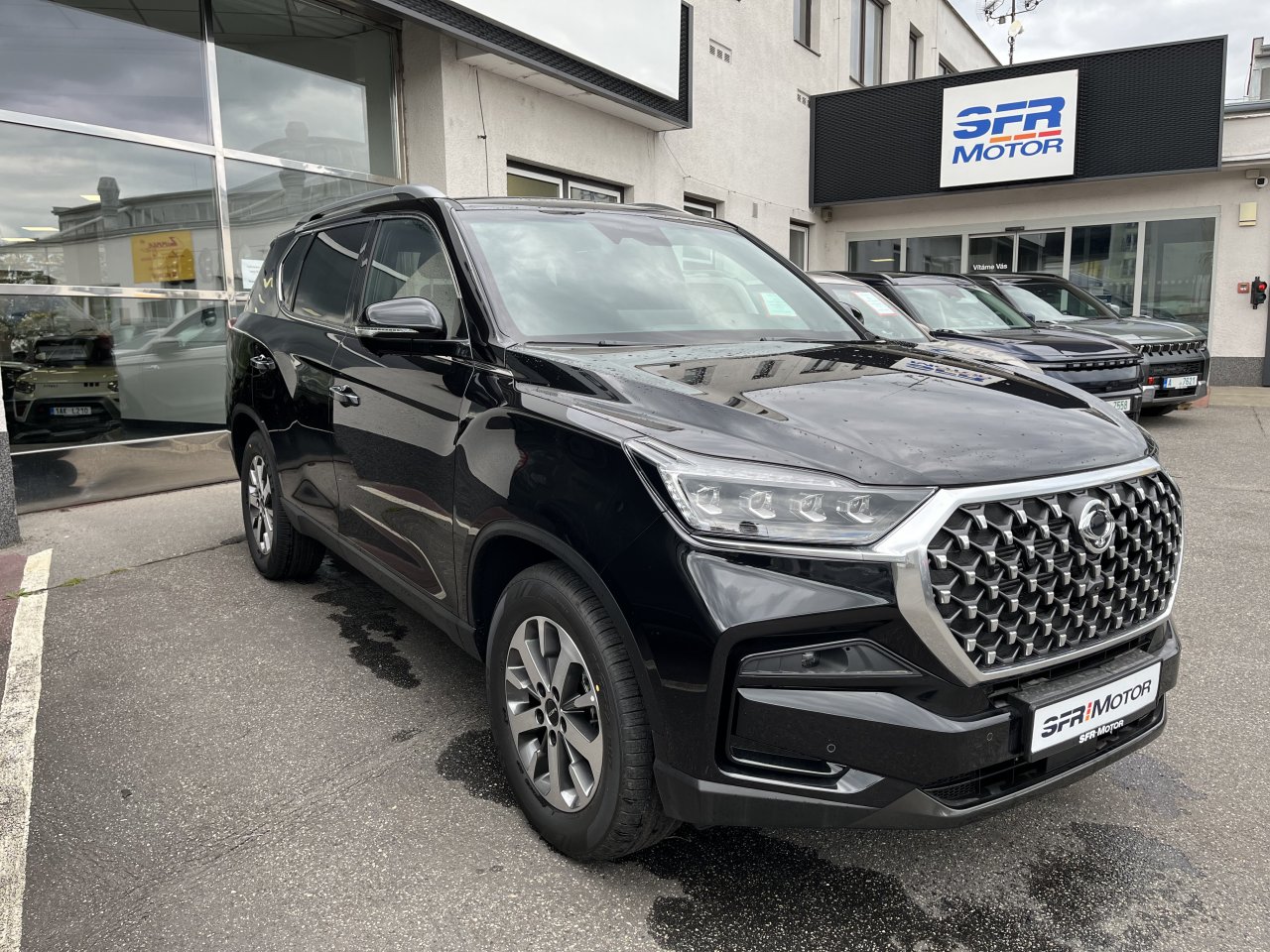 Rexton 2.2e-XDI Premium AT 4x4 Černá/černá    449