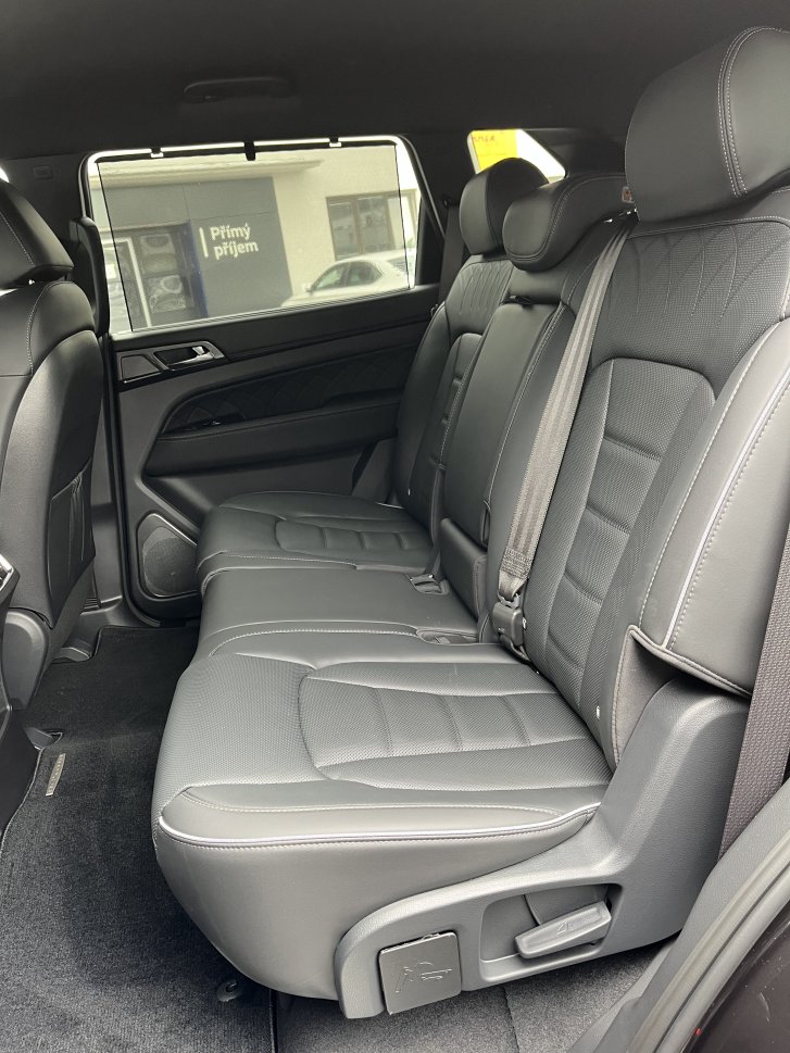 Rexton 2.2e-XDI Premium AT 4x4 Černá/černá    449