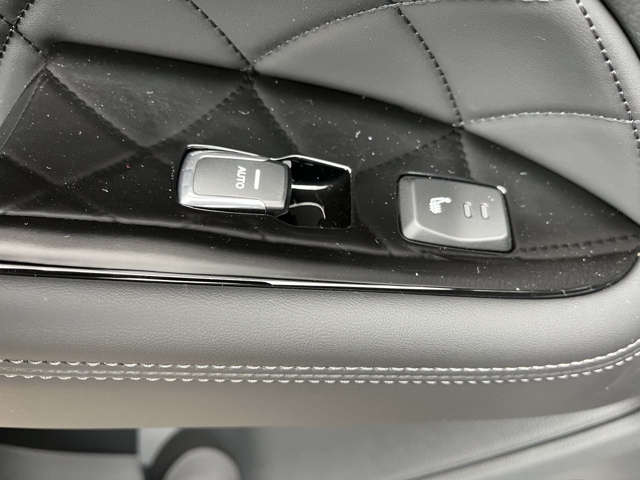 Rexton 2.2e-XDI Premium AT 4x4 Černá/černá    449