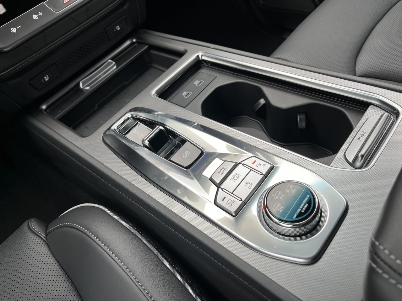 Rexton 2.2e-XDI Premium AT 4x4 Černá/černá    449