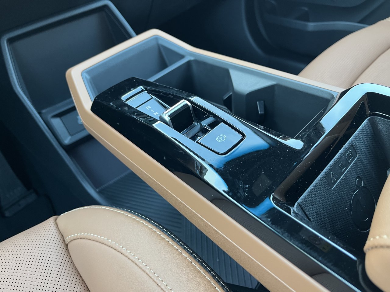 Torres 1.5 GDI Turbo hybrid HEV Černá/hnědý 453