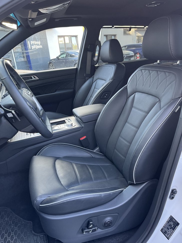 Rexton 2.2e-XDI Premium AT 4x4 Bílá WAK/černá BE skladem - předváděcí s tažným zařízením   452