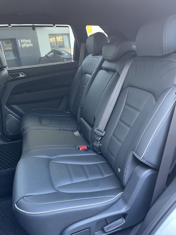 Rexton 2.2e-XDI Premium AT 4x4 Bílá WAK/černá BE skladem - předváděcí s tažným zařízením   452