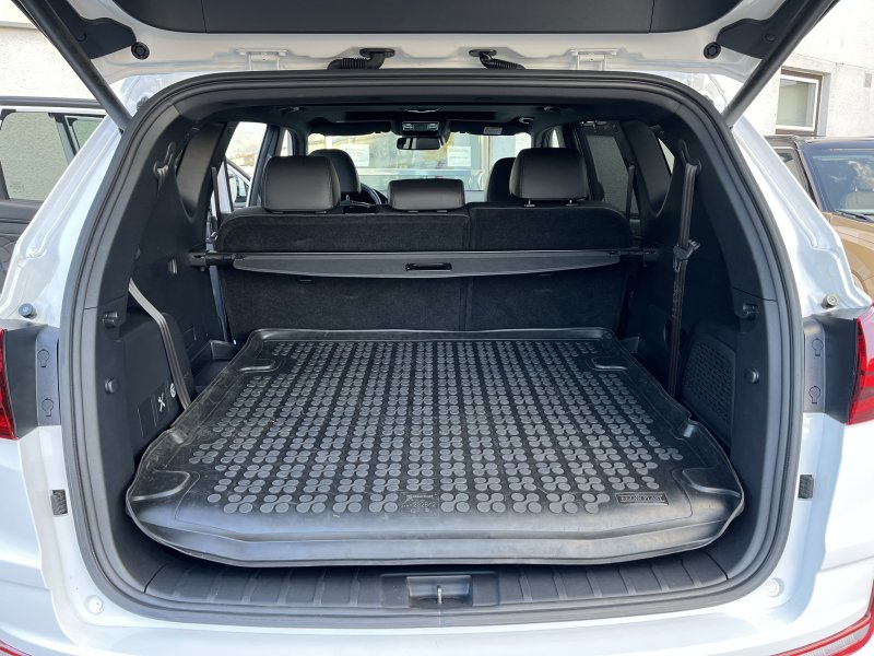 Rexton 2.2e-XDI Premium AT 4x4 Bílá WAK/černá BE skladem - předváděcí s tažným zařízením   452