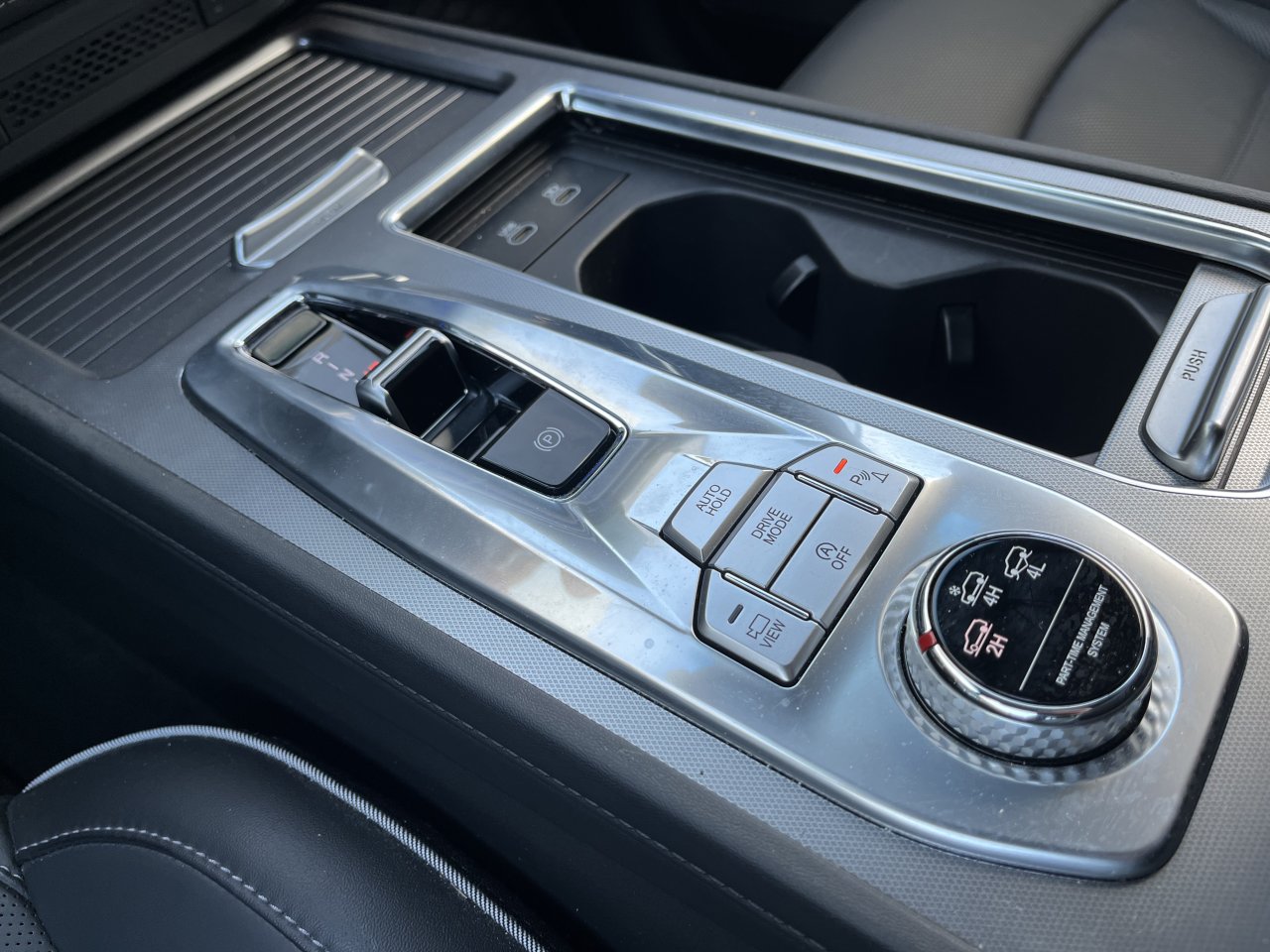 Rexton 2.2e-XDI Premium AT 4x4 Bílá WAK/černá BE skladem - předváděcí s tažným zařízením   452