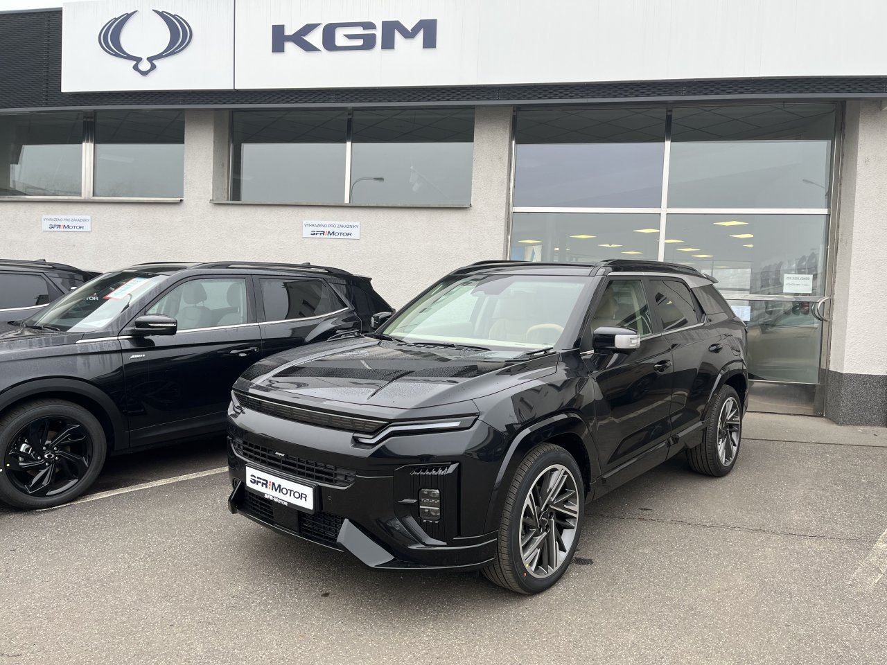 Actyon 1.5 Turbo GDI HEV Premium Černá/béžový           464