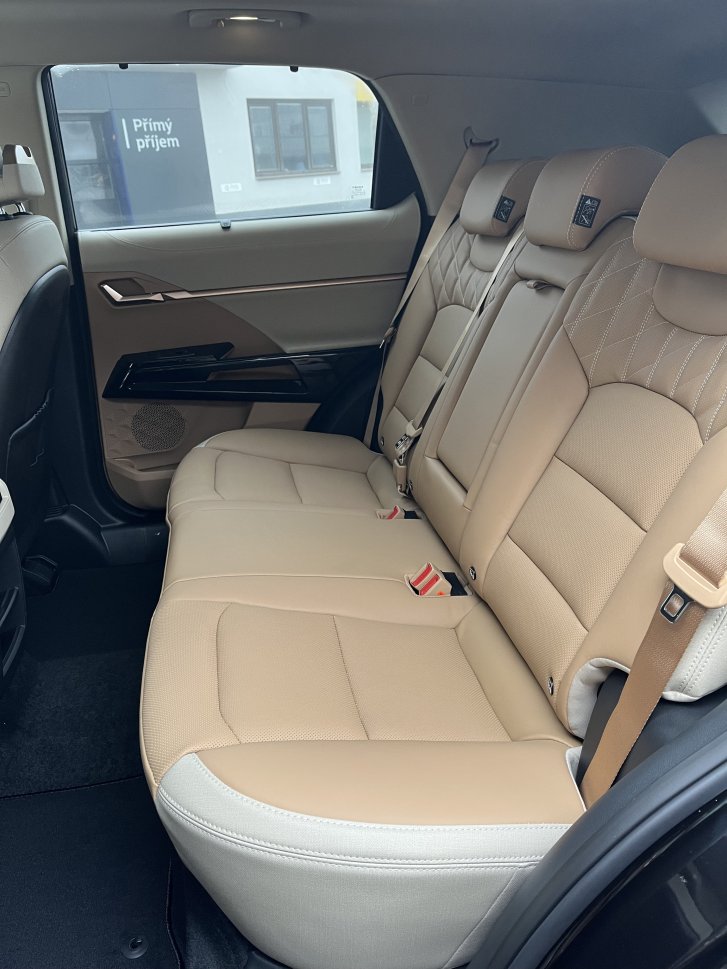 Actyon 1.5 Turbo GDI HEV Premium Černá/béžový           464