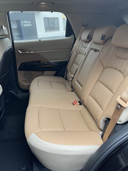 Actyon 1.5 Turbo GDI HEV Premium Černá/béžový           464