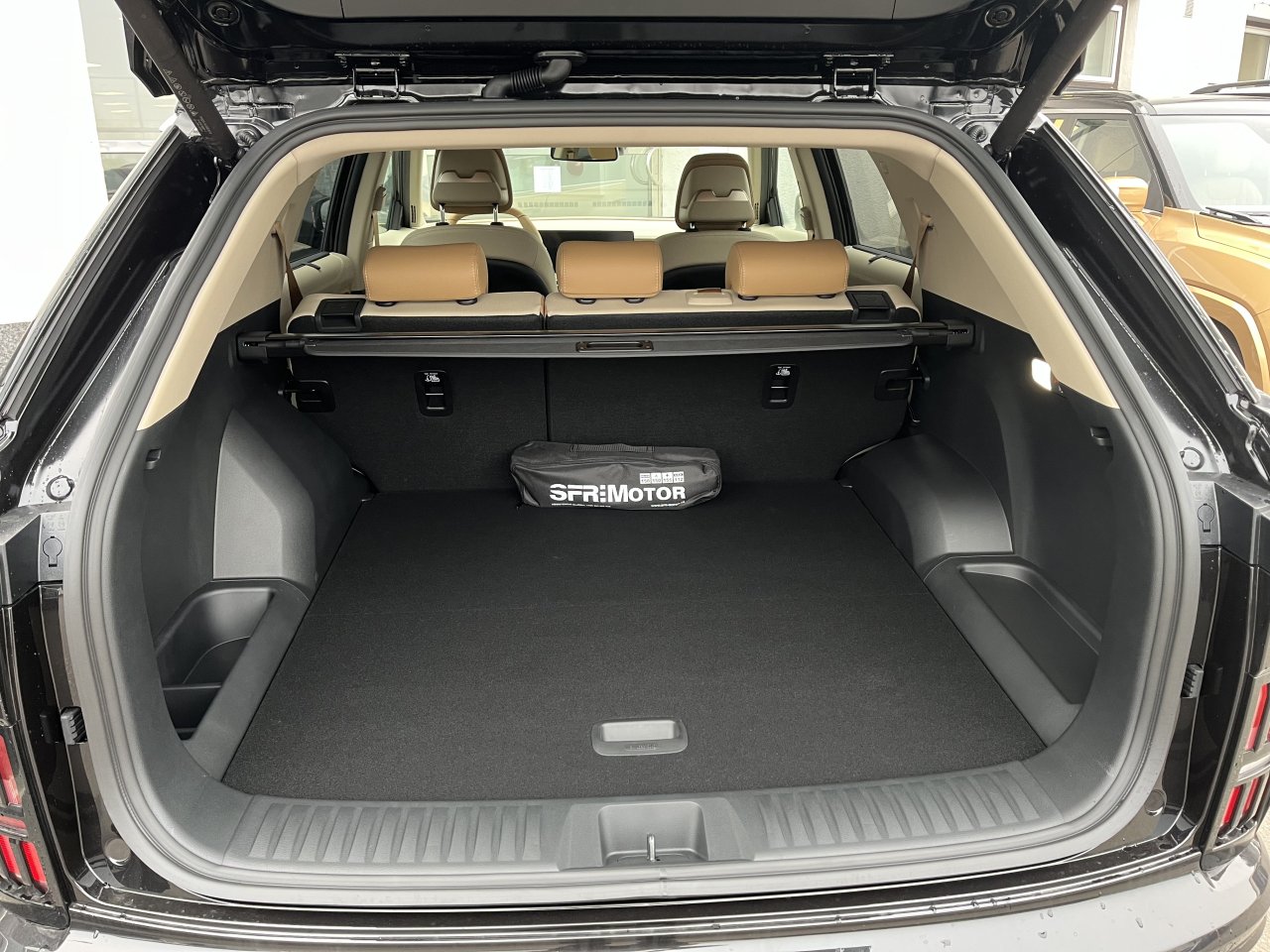 Actyon 1.5 Turbo GDI HEV Premium Černá/béžový           464