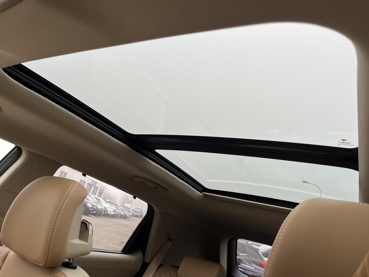 Actyon 1.5 Turbo GDI HEV Premium Černá/béžový           464