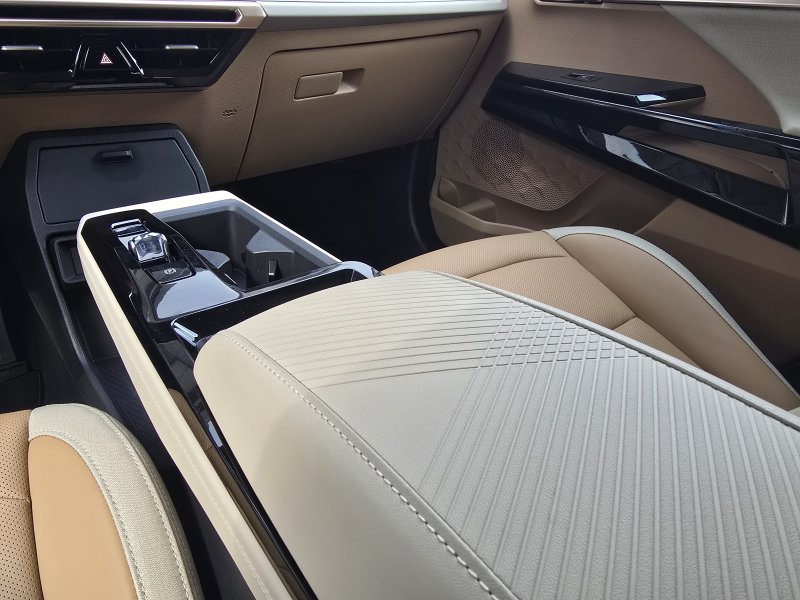 Actyon 1.5 Turbo GDI HEV Premium Měděná/béžový      462