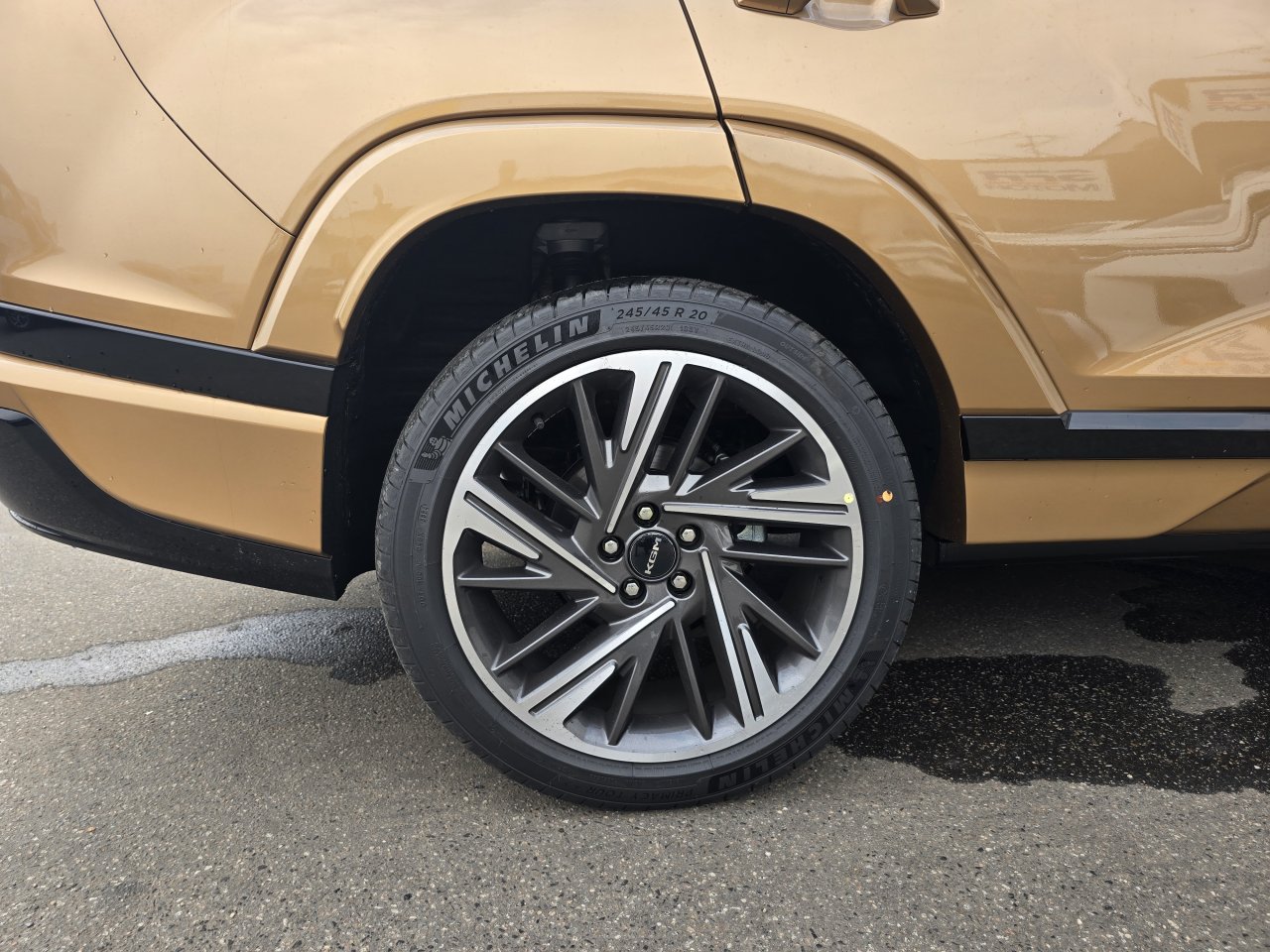 Actyon 1.5 Turbo GDI HEV Premium Měděná/béžový      462