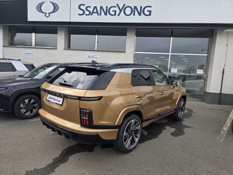 Actyon 1.5 Turbo GDI HEV Premium Měděná/béžový     463