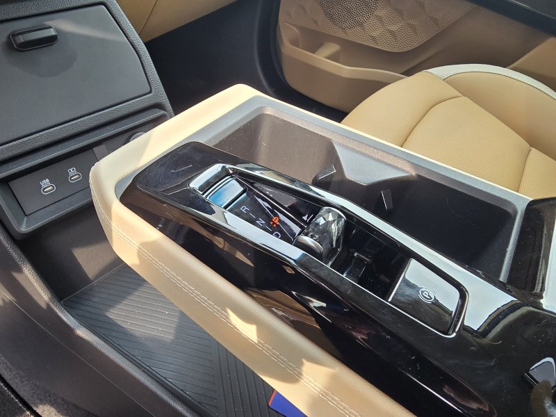 Actyon 1.5 Turbo GDI HEV Premium Měděná/béžový     463