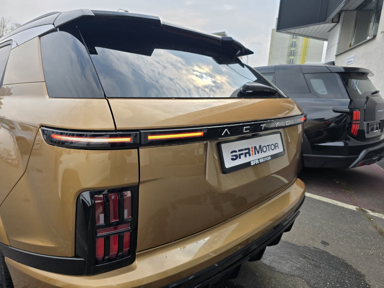 Actyon 1.5 Turbo GDI HEV Premium Měděná/béžový     463